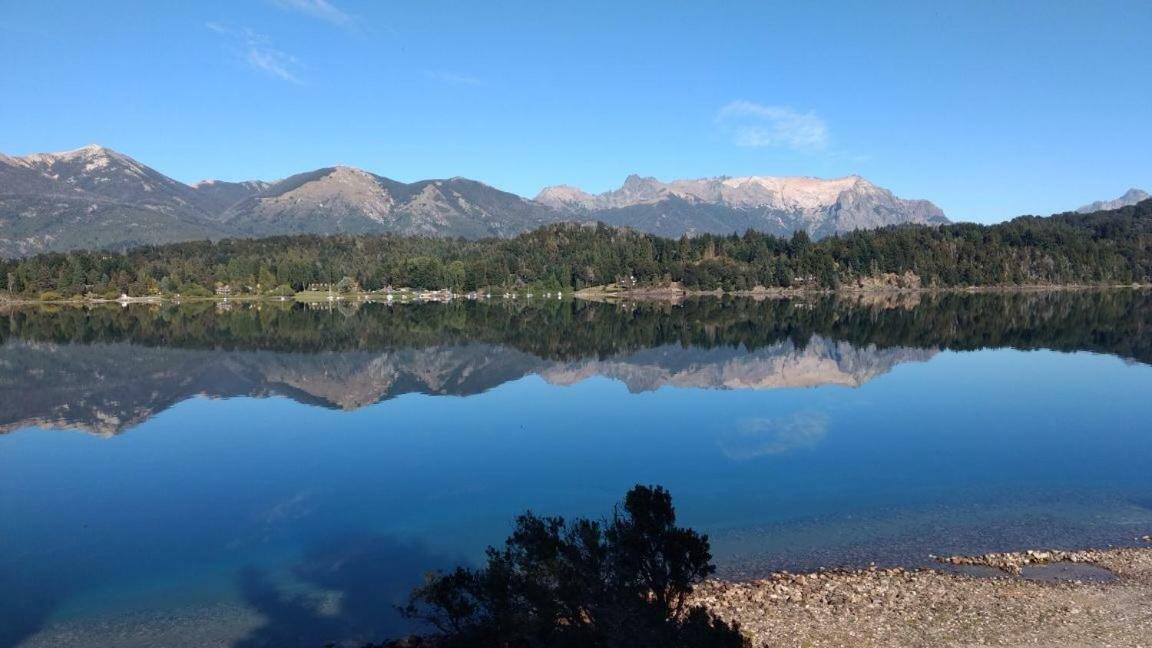 Casa de campo con costa de lago Hostal San Carlos de Bariloche Exterior foto